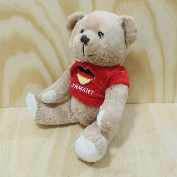 Teddy Bear in Oracle red T Shirt representing "Germany " - Picture 3 of 7